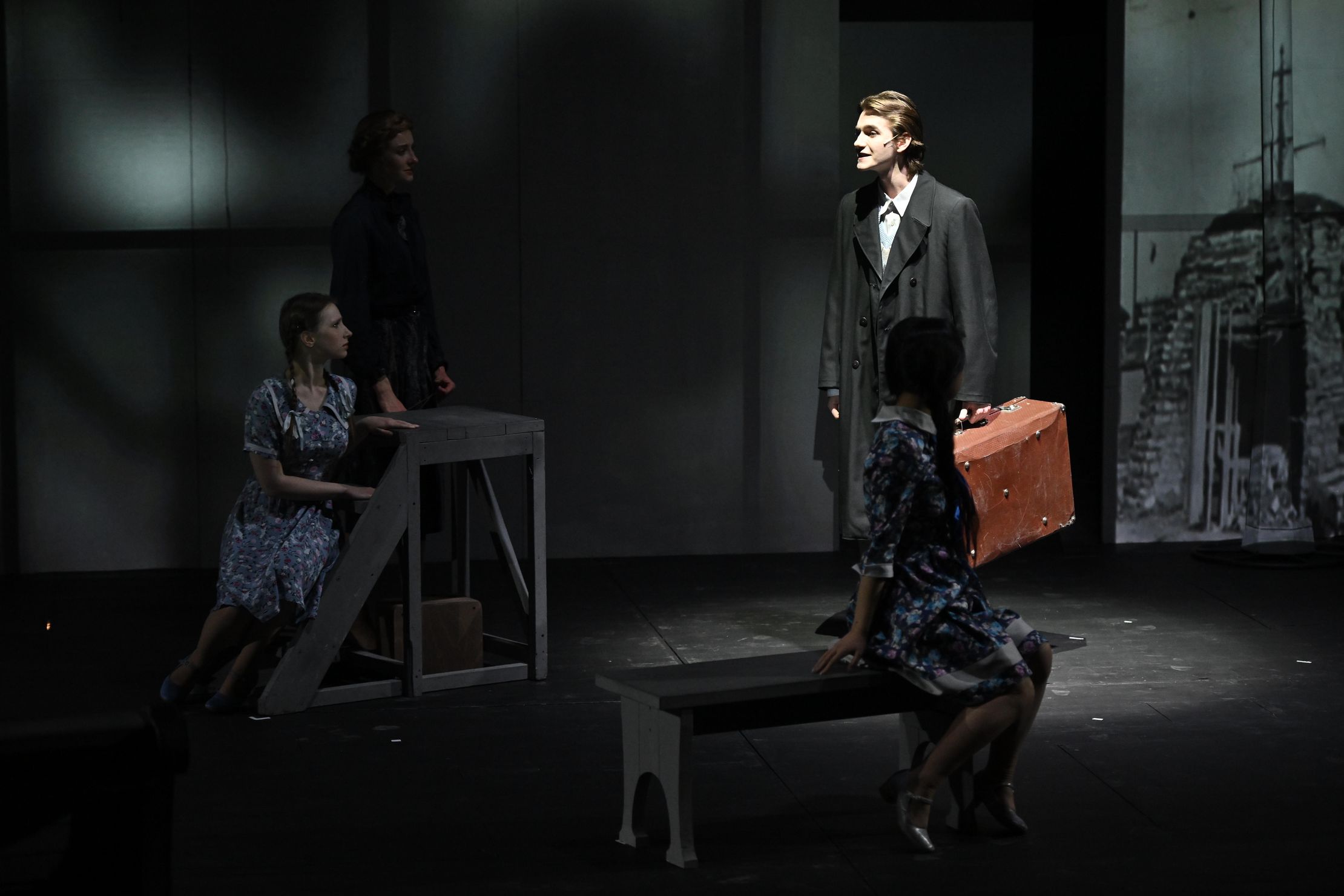 Дождливым вечером – афиша