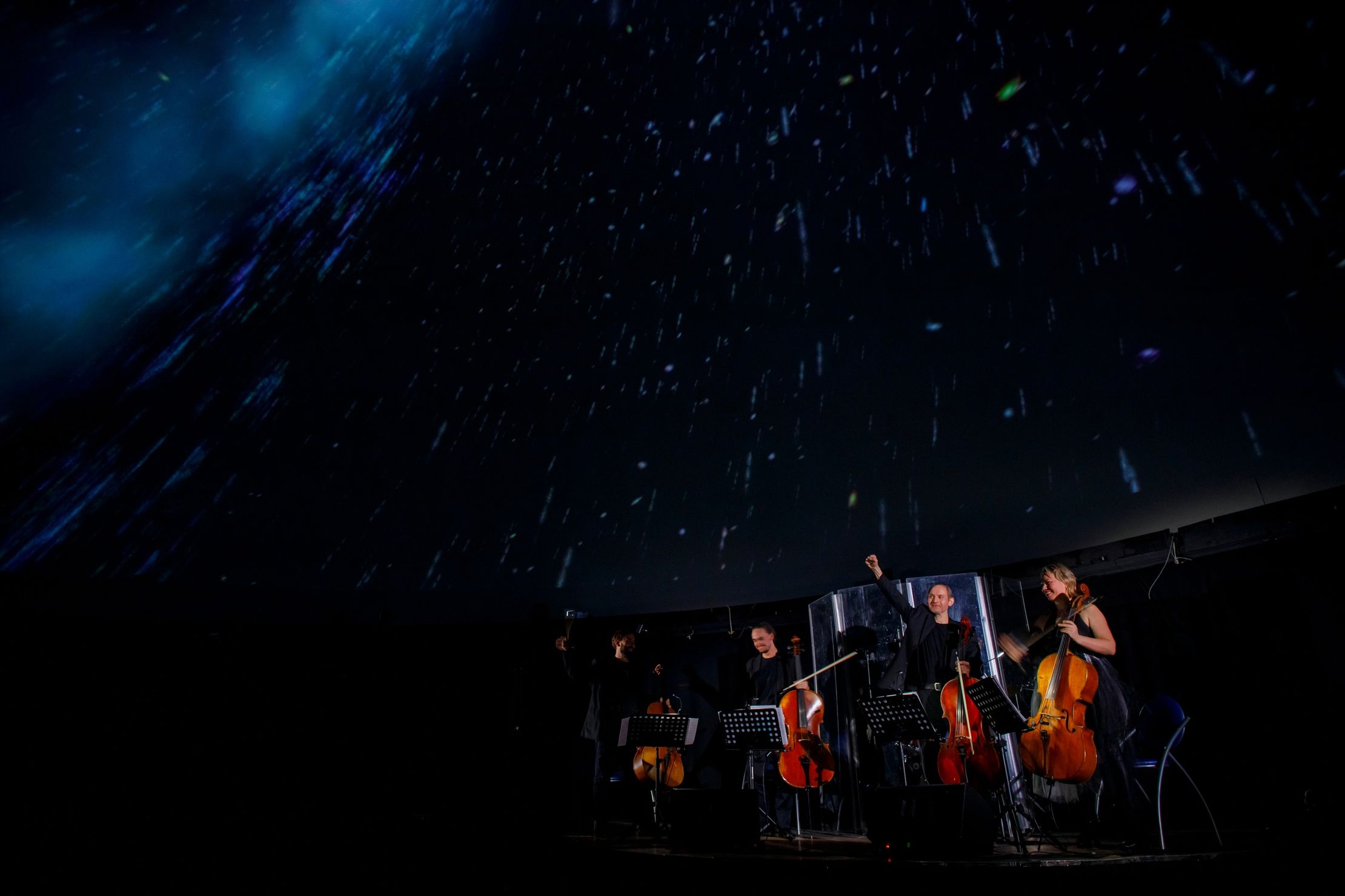 Концерт под звездами «Рок-хиты на виолончелях» – афиша