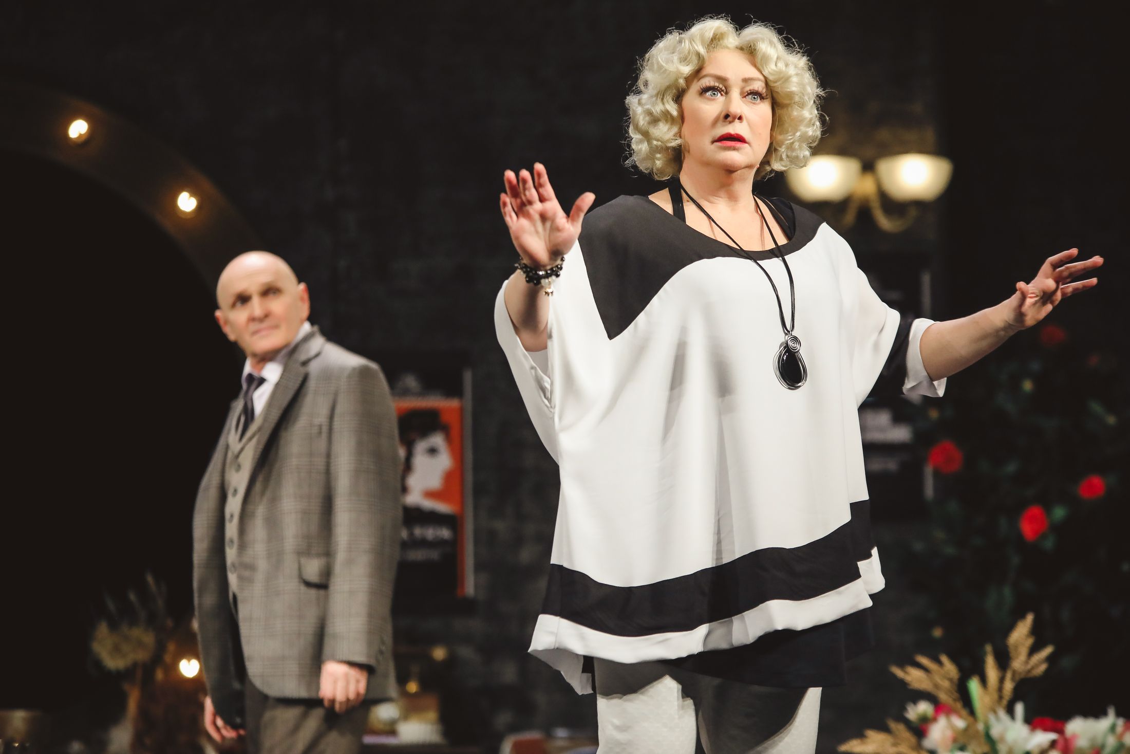 Актриса – афиша