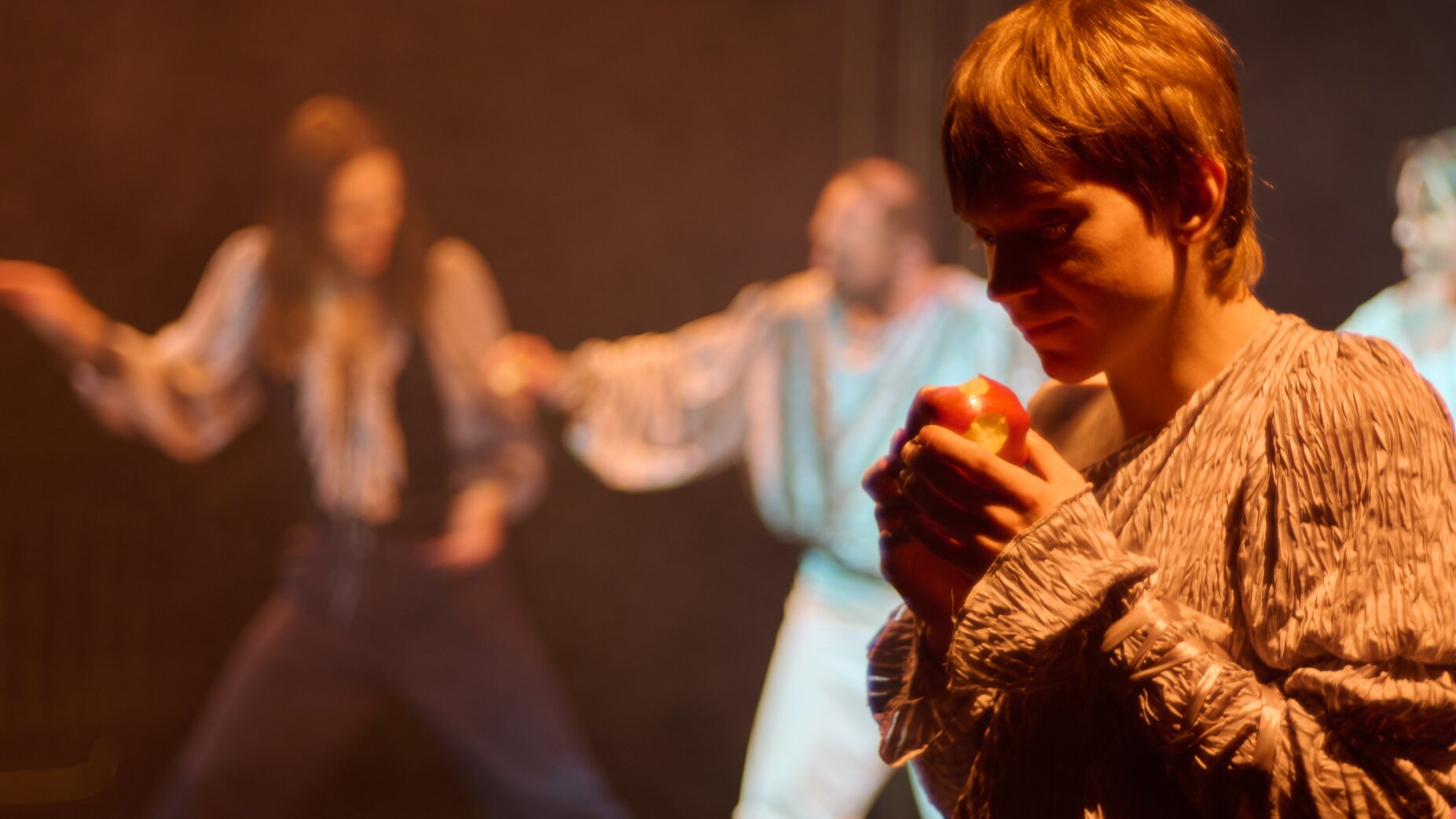 Игра в жемчуг – афиша