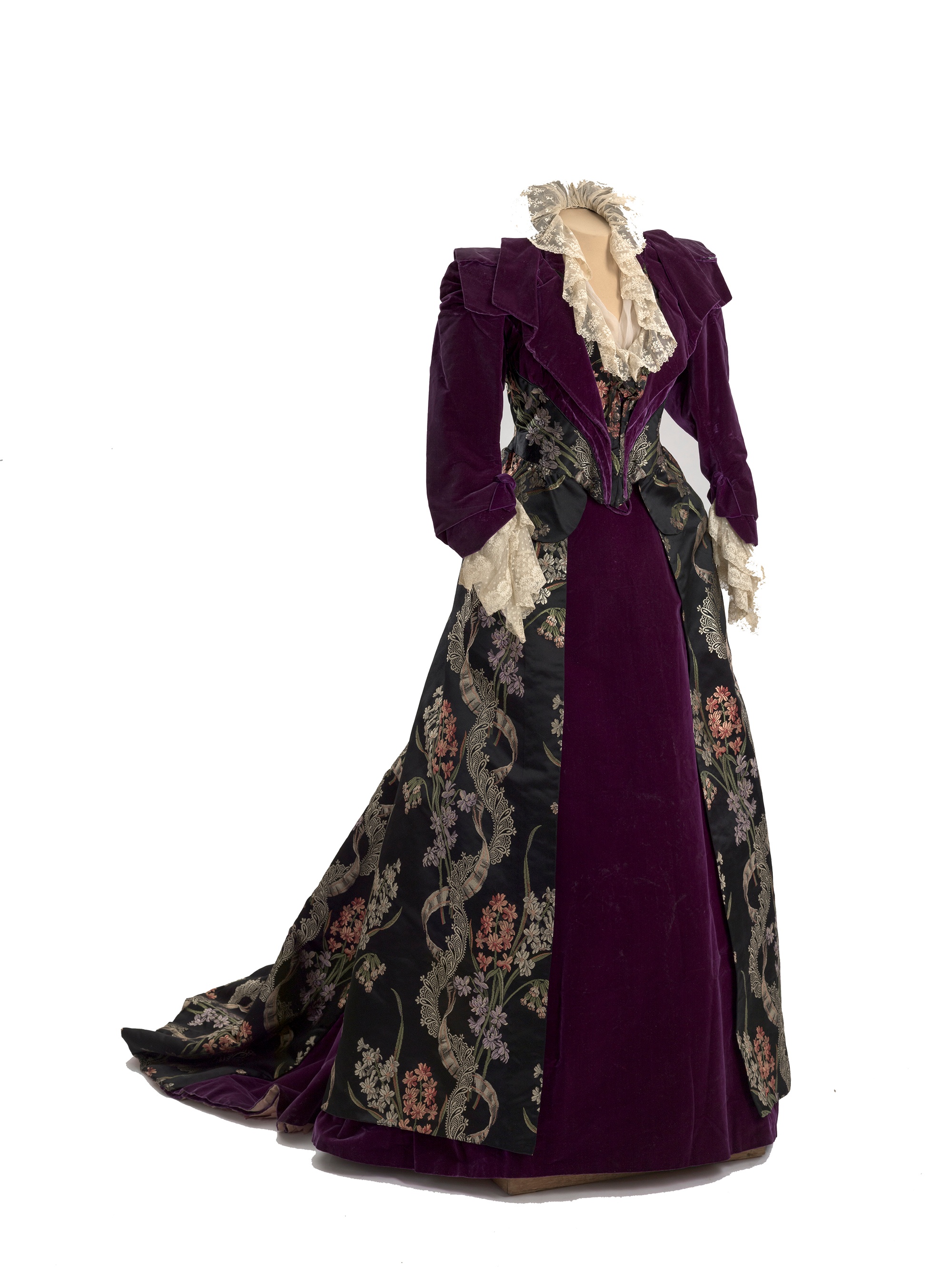 Придворный костюм середины XIX — начала ХХ века из собрания Государственного Эрмитажа – афиша