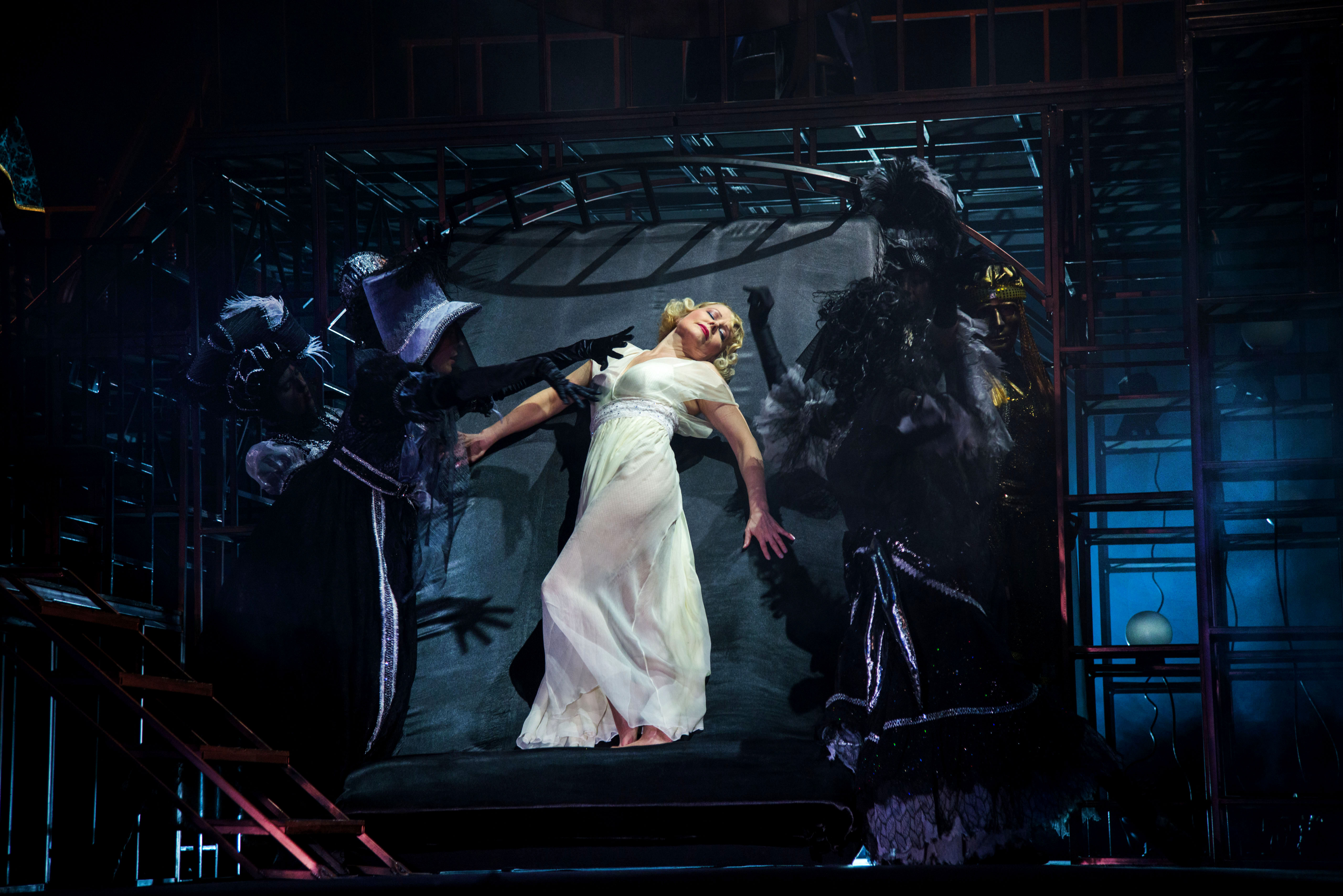 Дело Макропулоса – афиша