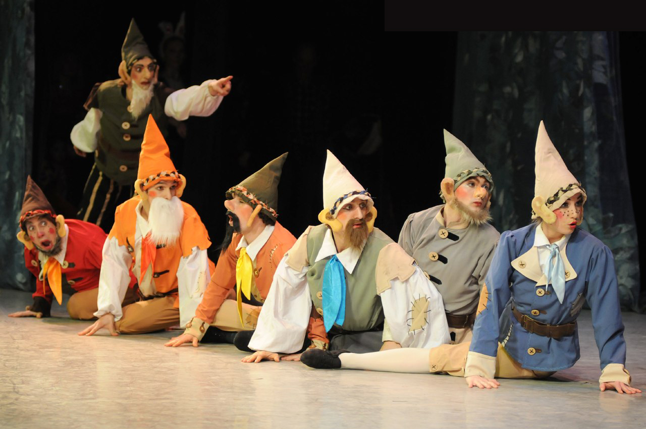 Белоснежка и семь гномов – афиша