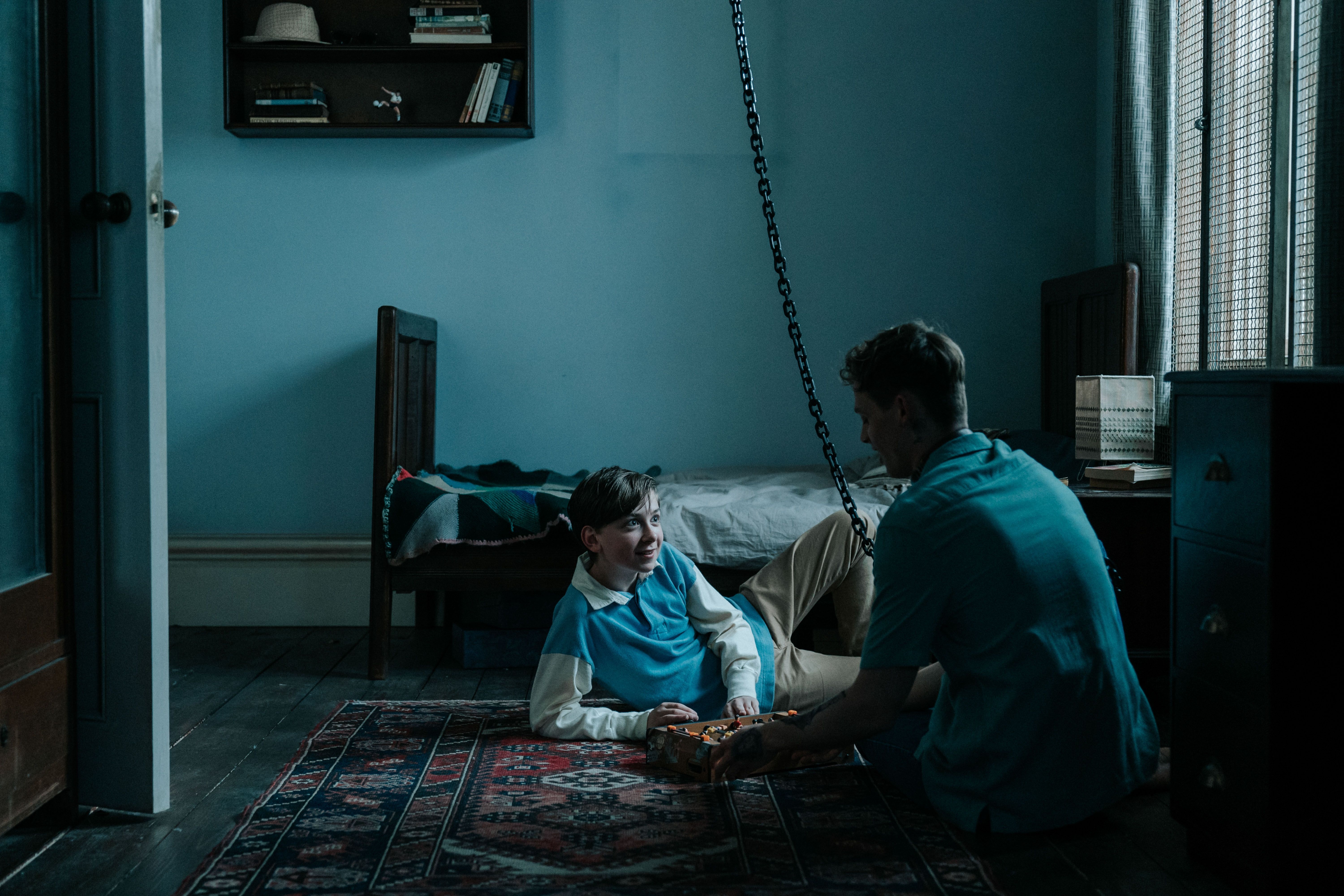 На цепи – афиша