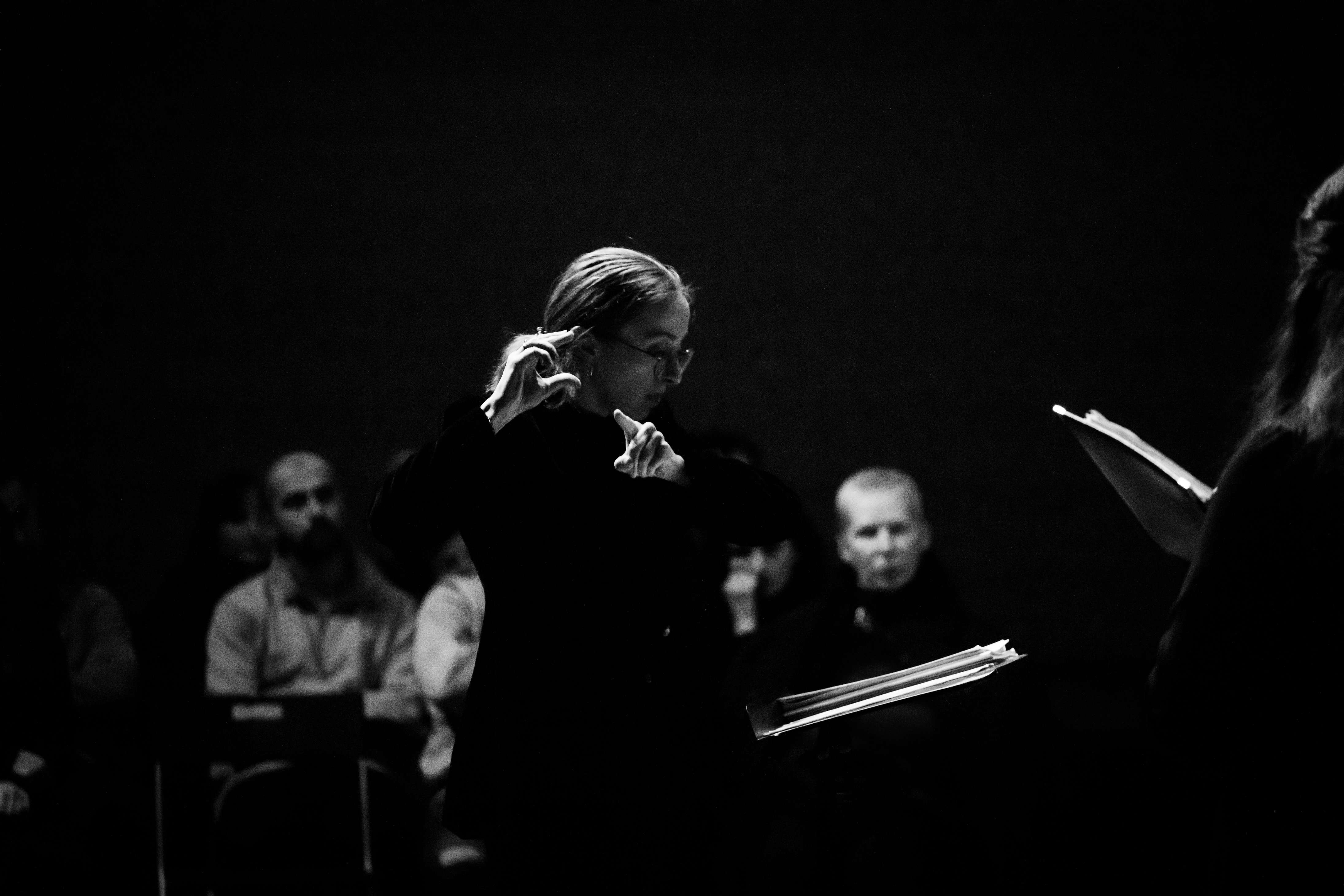 Призраки старинного особняка: хоровая мистерия в ночи – афиша