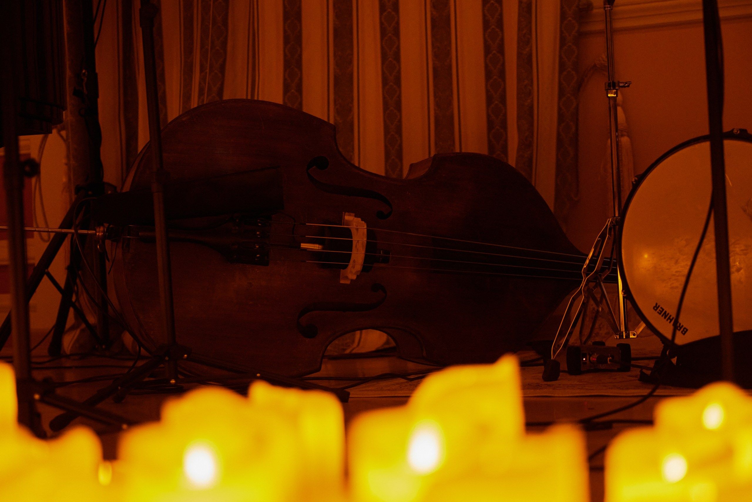 Музыка в Усадьбе: Летний джаз в сиянии тысячи свечей – афиша