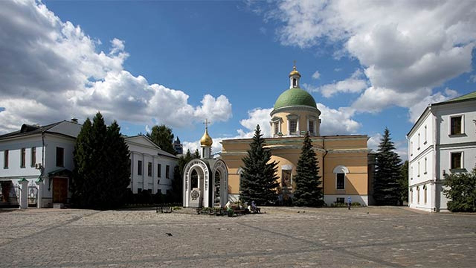 Хор Данилова монастыря. Концерт на Троицупод открытым небом – афиша