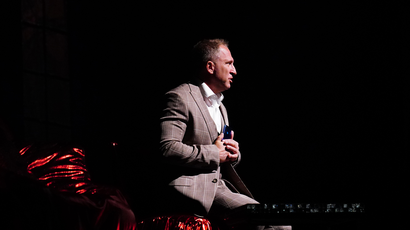 Без свидетелей – афиша