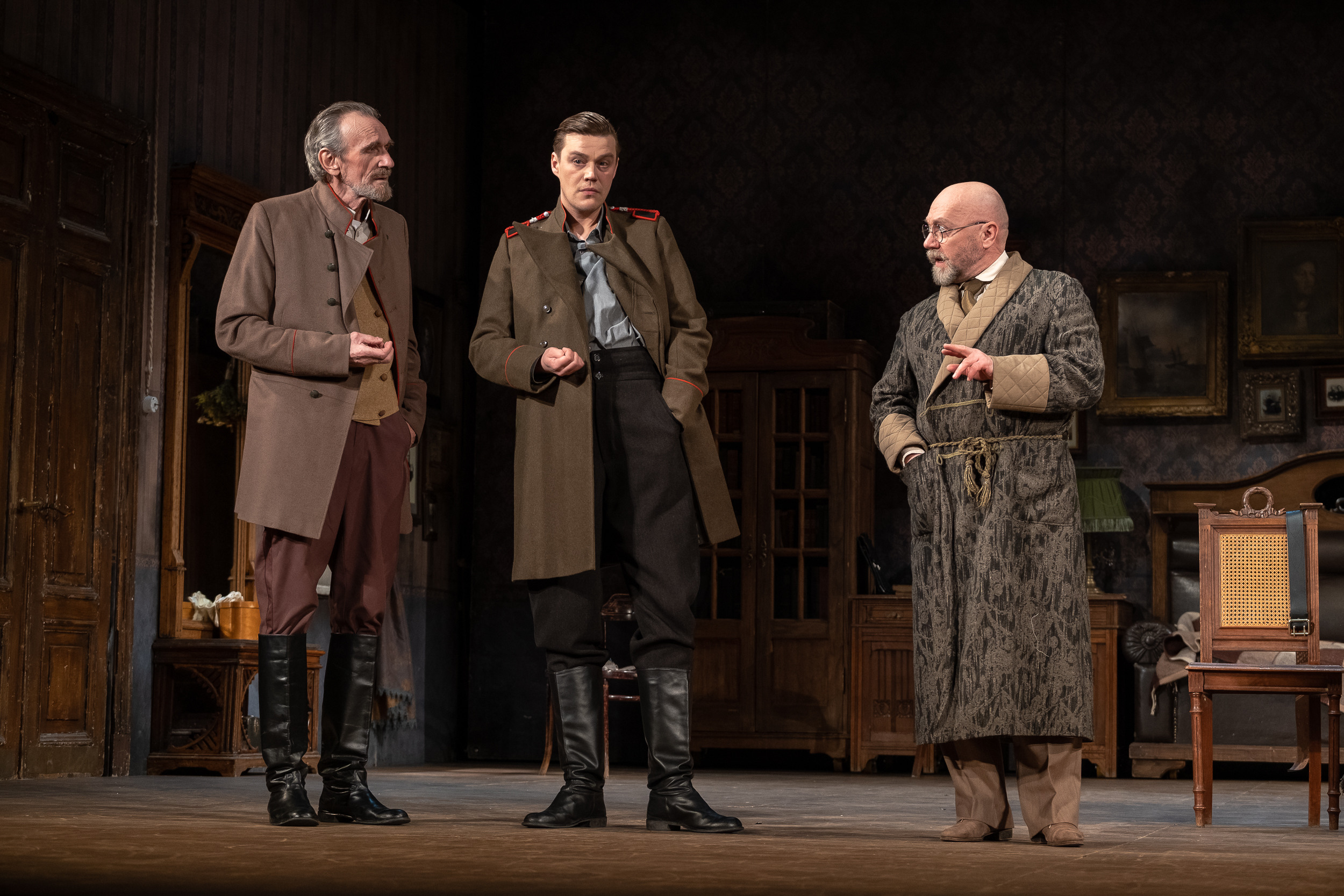 Семейный портрет – афиша