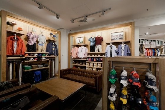 American Eagle Outfitters – афиша