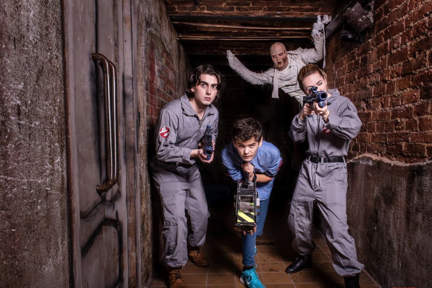 Квест «​Охотники за привидениями»​ – афиша