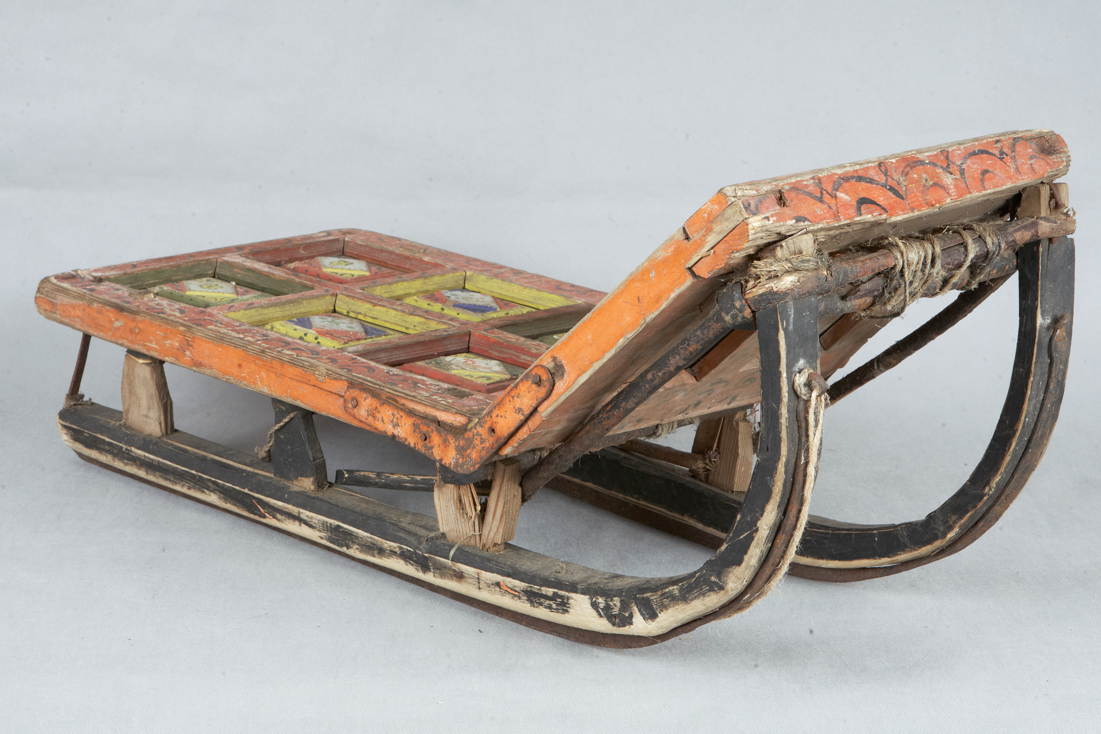 Сани в древней руси. Санки в старину. Как в старину называли маленькие сани. Салазки чунки. Санки в старину.