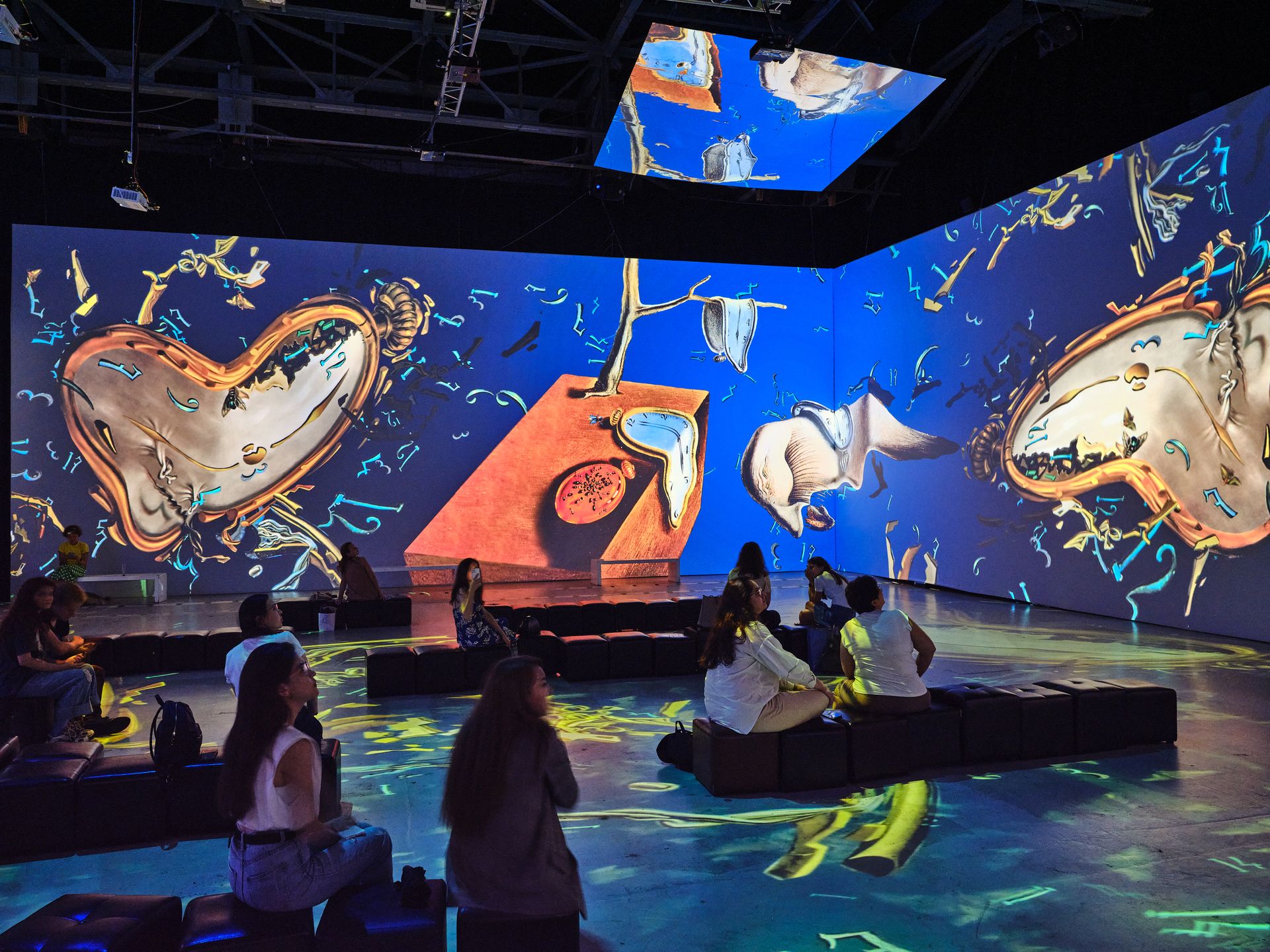 Мультимедийные выставки «Сальвадор Дали. Король сюрреализма» и «Ван Гог. Письма к Тео» – афиша