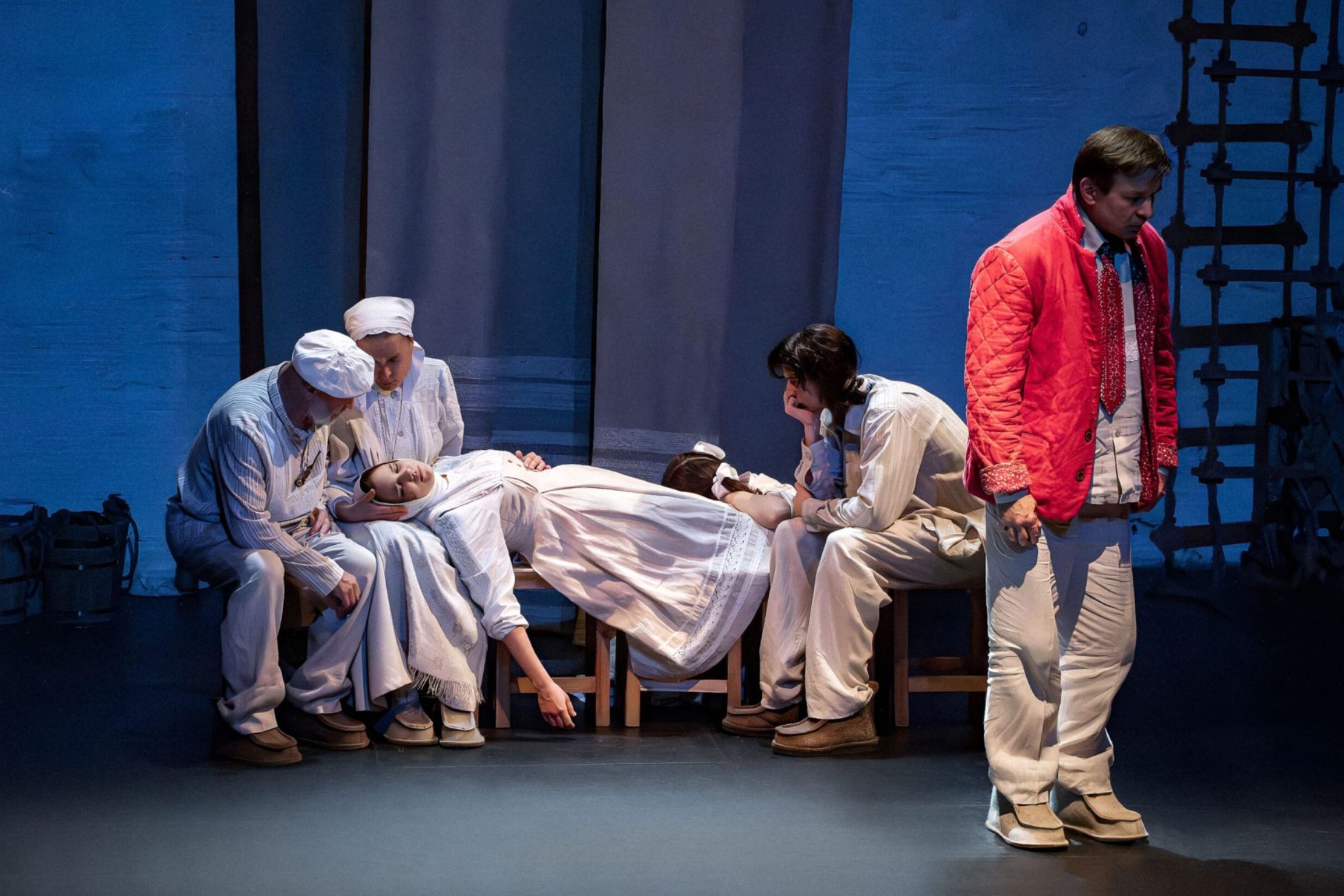 Любовь и голуби – афиша