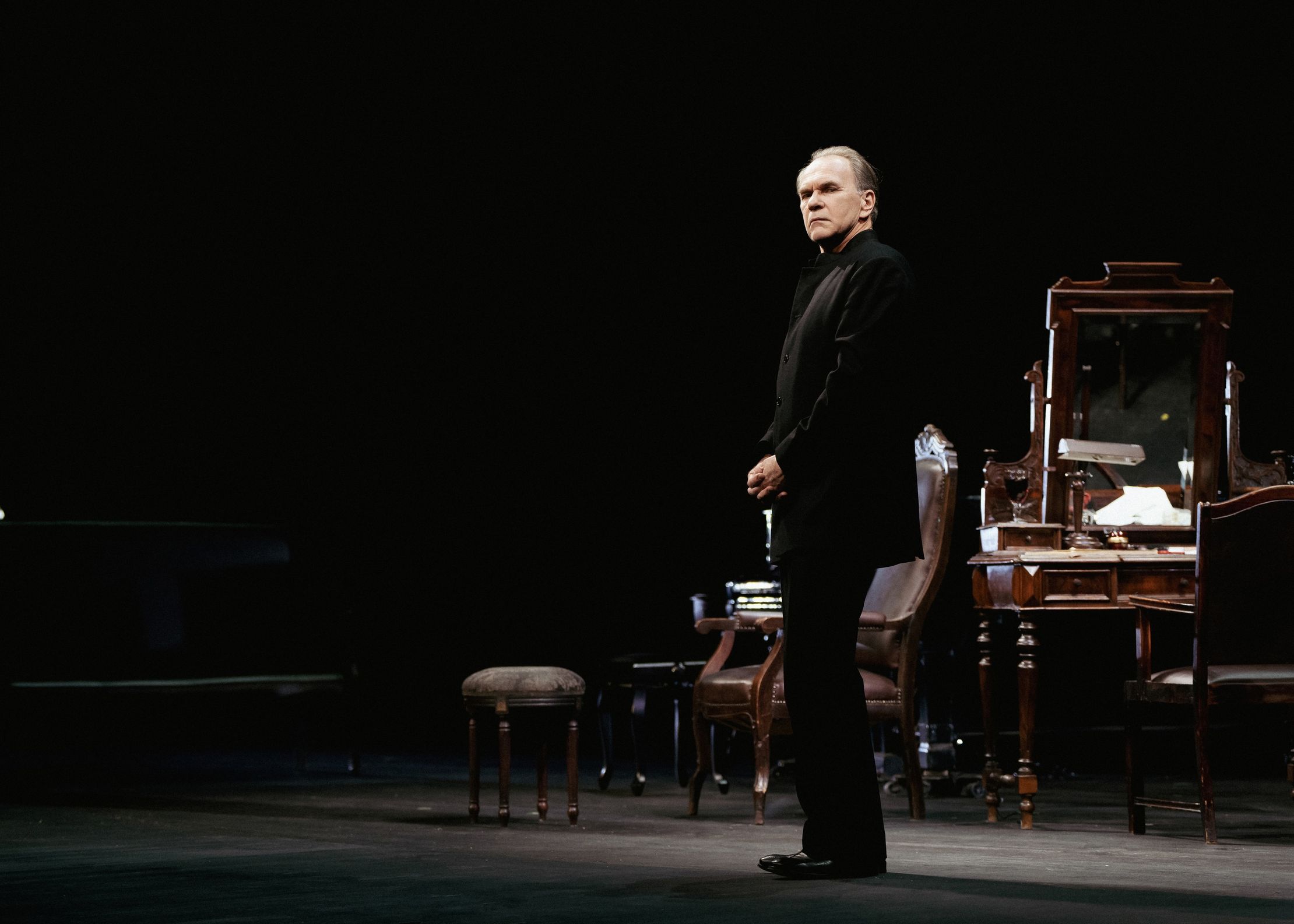 Фальшивая нота – афиша