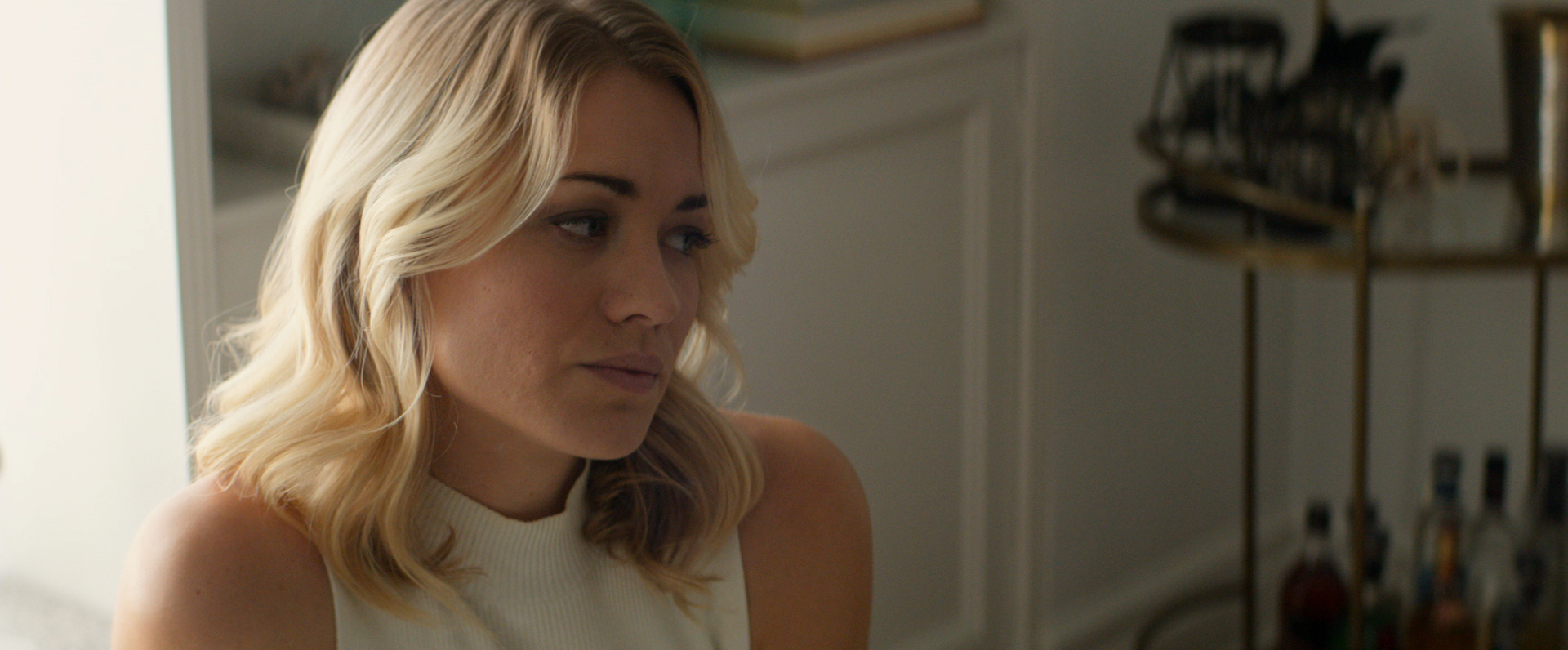 Ивонн Страховски – фото