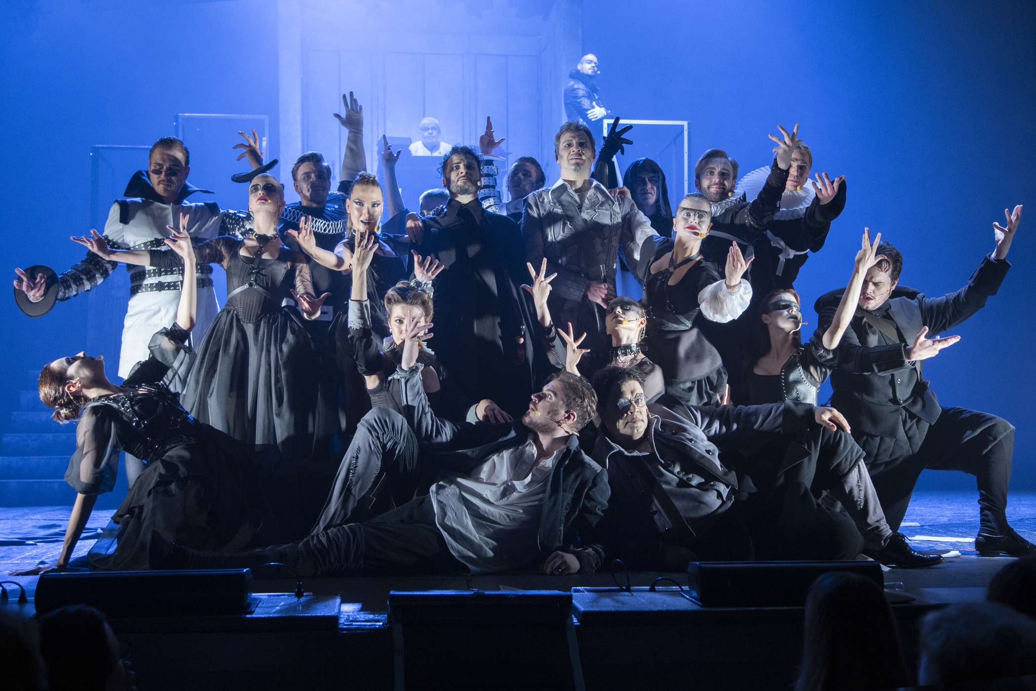 Два благородных дона – афиша