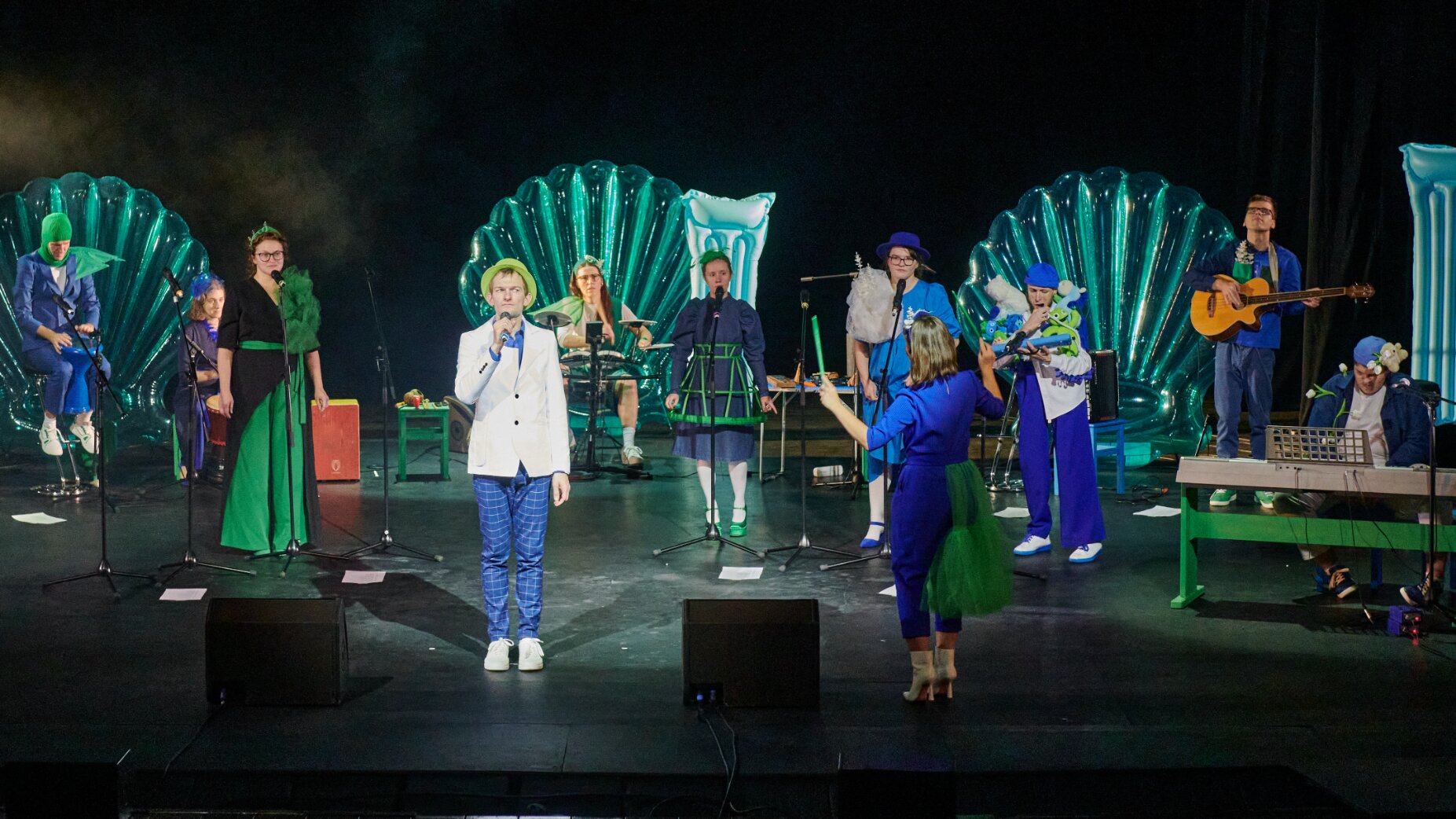 Абсурд и романтика – афиша