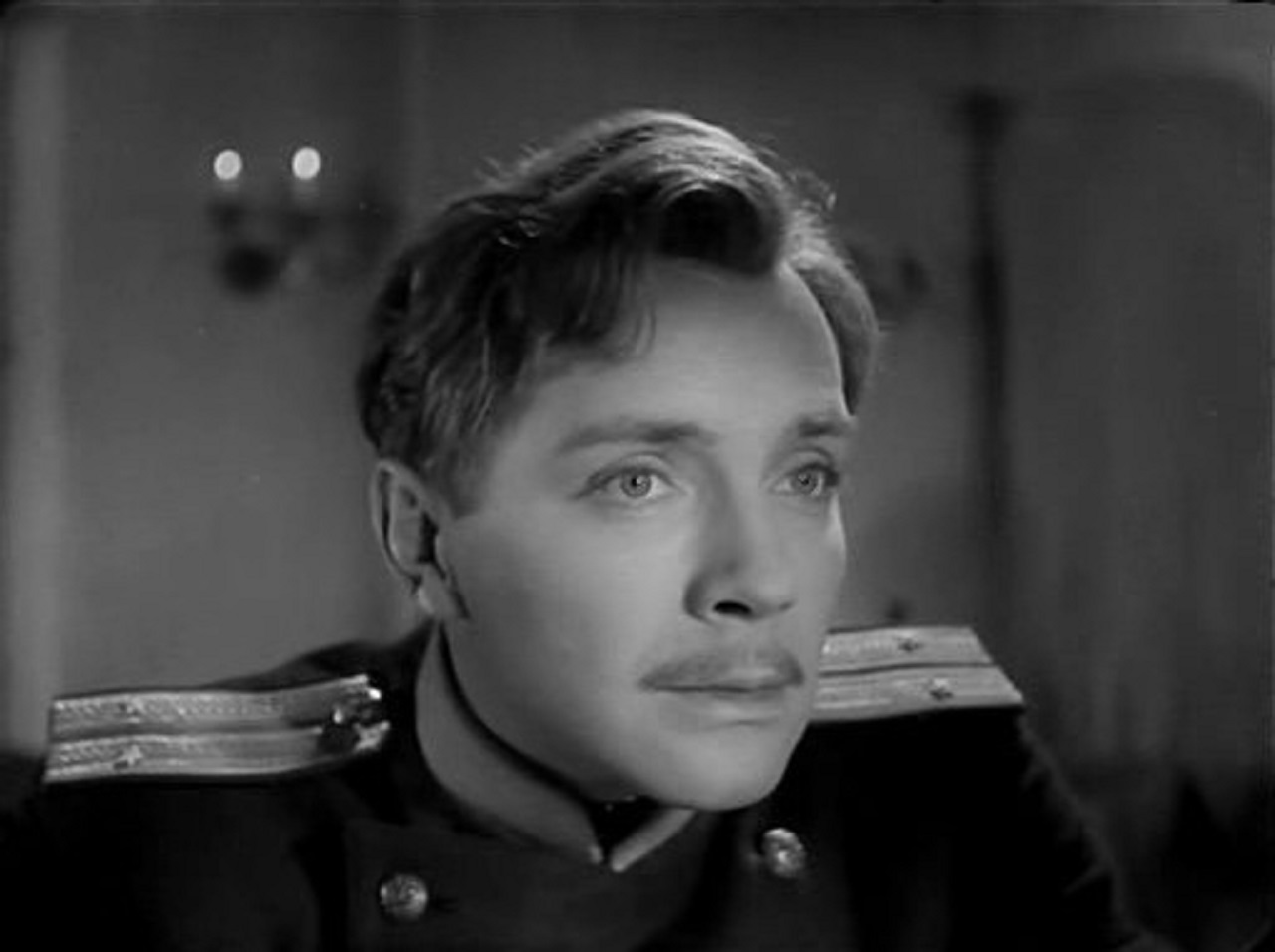 Bir yigit gozal qizni oldi va u havaskor pornoda trans ayol. Ayollar mushuklari haqida gapiradigan yigitlar